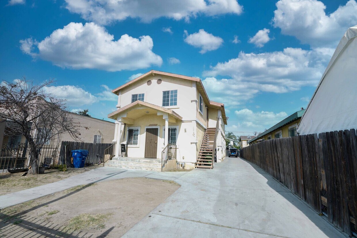 Primary Photo - 127557th-L