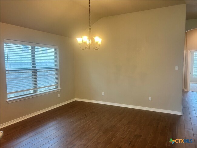 Building Photo - 521 Holstein Dr