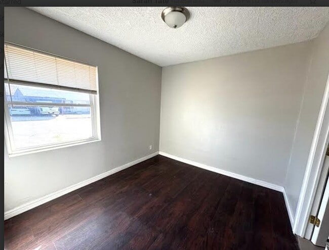 Foto del edificio - 301 N Cochran St