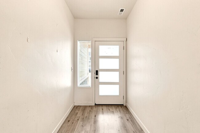 Foto del edificio - 3 Bedroom 2.5 Bathroom Townhome in Bluffdale!