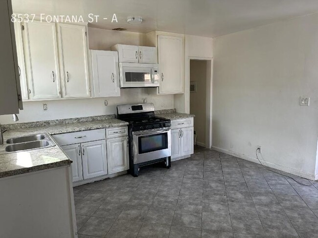 Foto del edificio - HOUSE FOR RENT IN DOWNEY