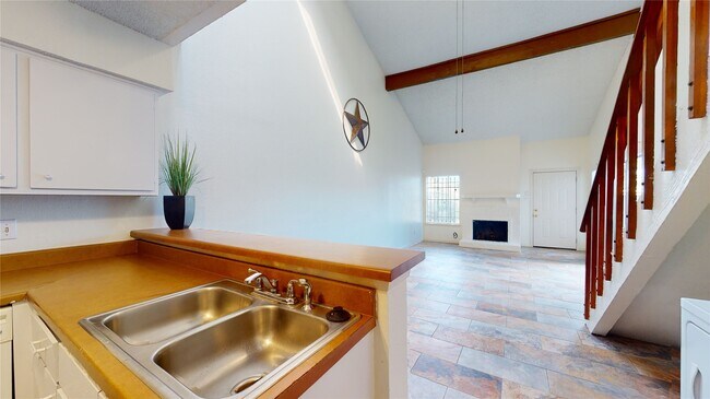 Foto del edificio - 12250 Copper Tree Pvt Ln