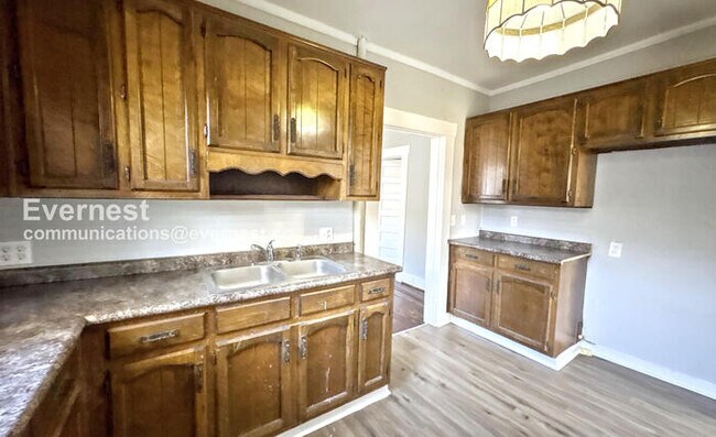 Foto del edificio - 3 Bed/1.5 Bath Home with Fenced Yard / Pet-Friendly / Vouchers Accepted / Available Now!