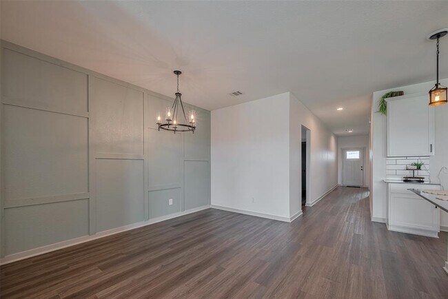 Foto del edificio - 14519 Sweetwater Dr