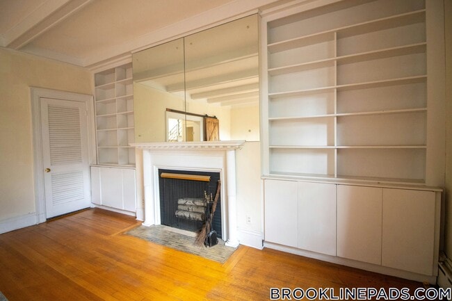Building Photo - 1712 Beacon St