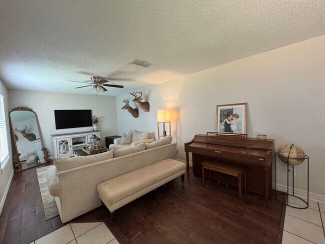 Foto del edificio - 208 Summerset Ct