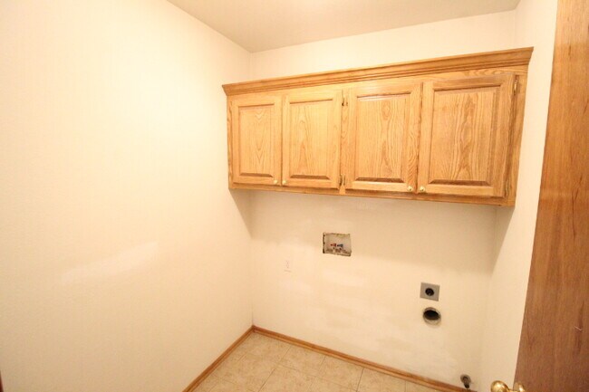 Building Photo - 620 Eastview Dr