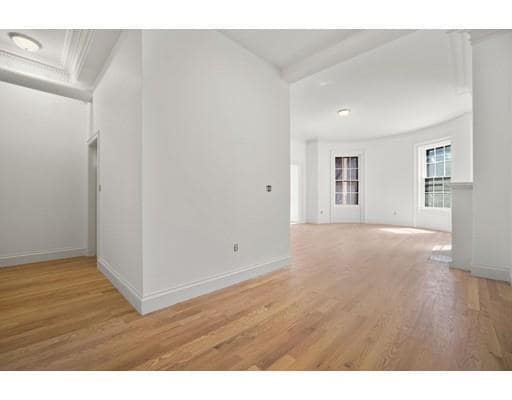 Building Photo - 265 Clarendon St