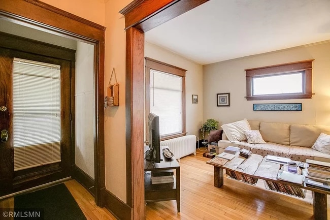 Living Room 2 / Entry way - 1656 Dayton Ave