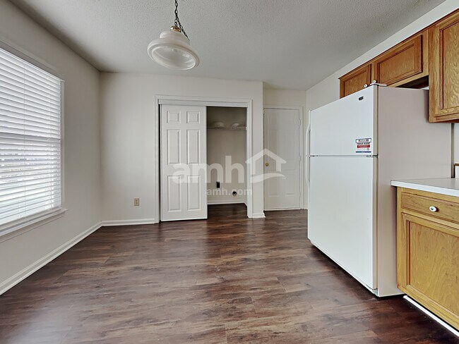 Building Photo - 29 Park Village Ln