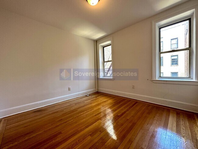 Foto del edificio - 187 Pinehurst Avenue