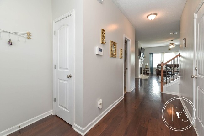 Foto del edificio - 1095 Marne Blvd