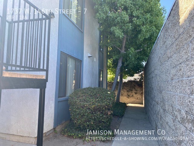 Foto del edificio - 1737 W 146th St