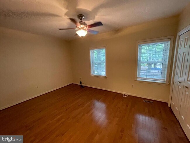 Building Photo - 2508 Fairfax Dr