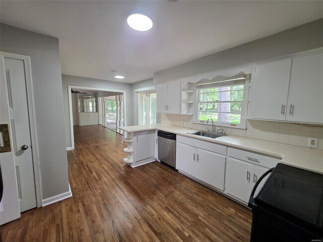 Foto del edificio - 2663 Ashlawn Dr