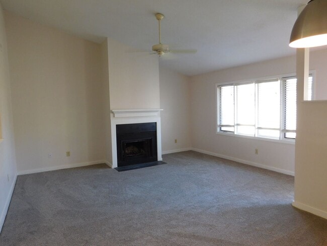 Building Photo - 11 Pillory Cir