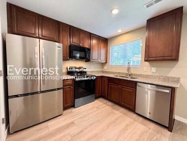 Foto del edificio - PROMO: Get 1 Month FREE when you sign a 2-Year Lease!/3 bed/2 bath Spacious Home with Modern Amen...
