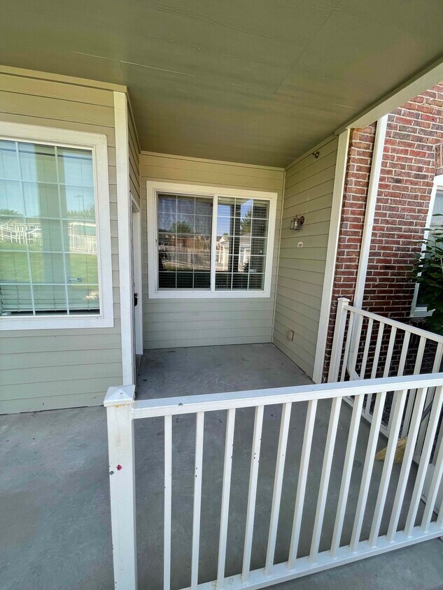 Front Porch - 2672 S Cathay Way