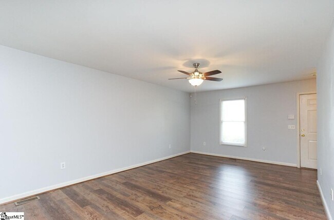 Building Photo - 10 Camino Ln