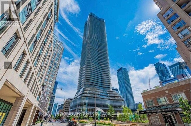 Building Photo - 11-4911 Wellesley St W