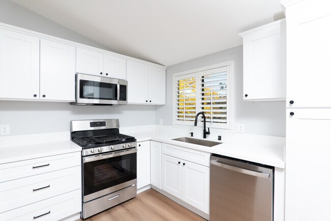 Foto del edificio - 21643 Waite St