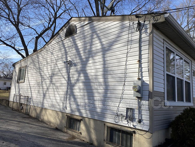 Building Photo - 9609 Winkler Dr