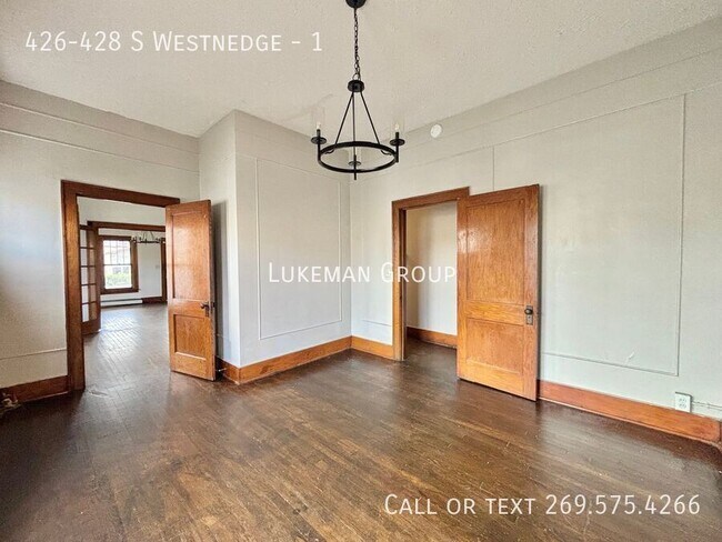 Foto del edificio - 426-428 S Westnedge-1