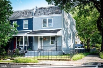 Building Photo - 1901 D St NE