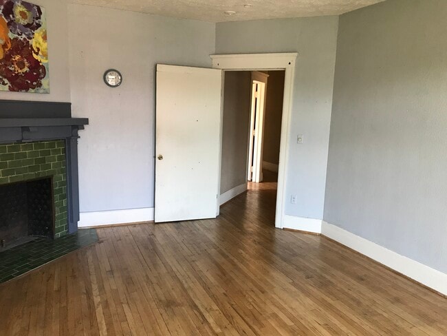 main living space - 632 W Forest Ave