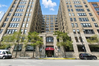 Building Photo - 728 W Jackson Blvd