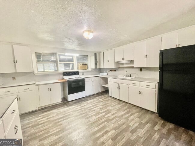 Building Photo - 1025 Danielsville Rd