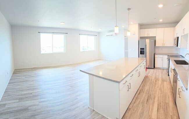 Foto del edificio - Ewa Beach 2 Bedroom 1 Bathroom 2 Parking 2nd Floor Townhome
