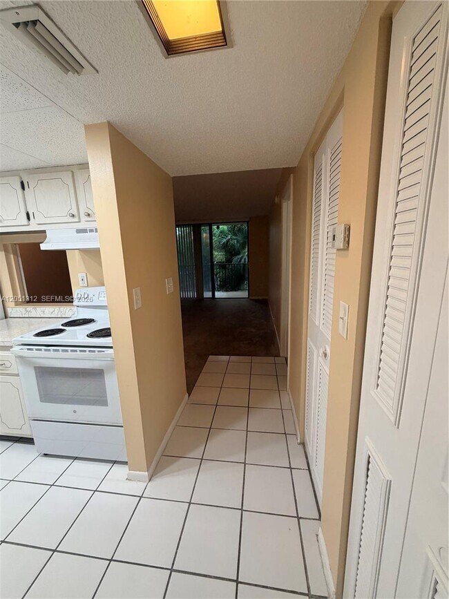 Foto del edificio - 14311 N Kendall Dr