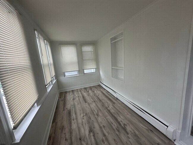 Foto del edificio - 16 S Washington Ave