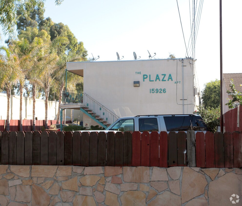 Building Photo - The Plaza Apt