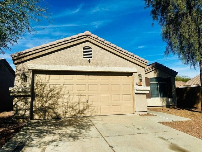 New Flooring! Single level 3 bed in Camelback Ranch! - New Flooring! Single level 3 bed in Camelback Ranch! House