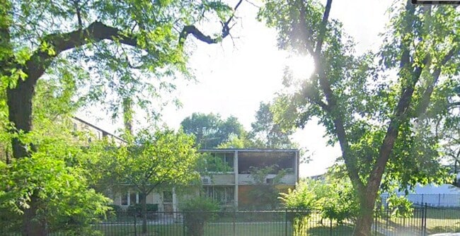 Building Photo - 4816 S Drexel Blvd