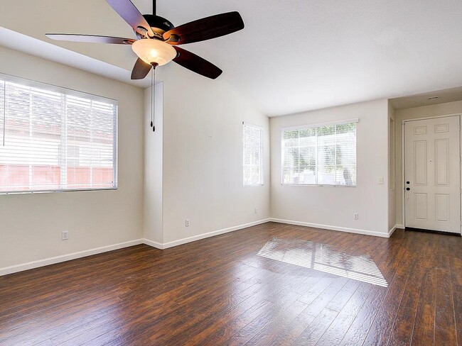 Building Photo - 924 Glendora Dr