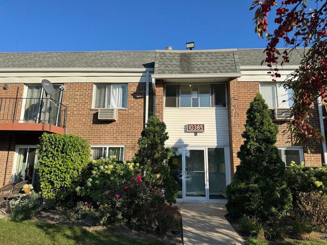 Primary Photo - 10385 Dearlove Rd