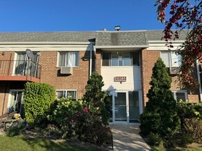 Building Photo - 10385 Dearlove Rd