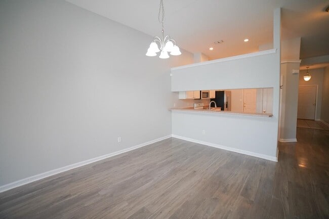 Foto del edificio - 1060 Kingdom Dr
