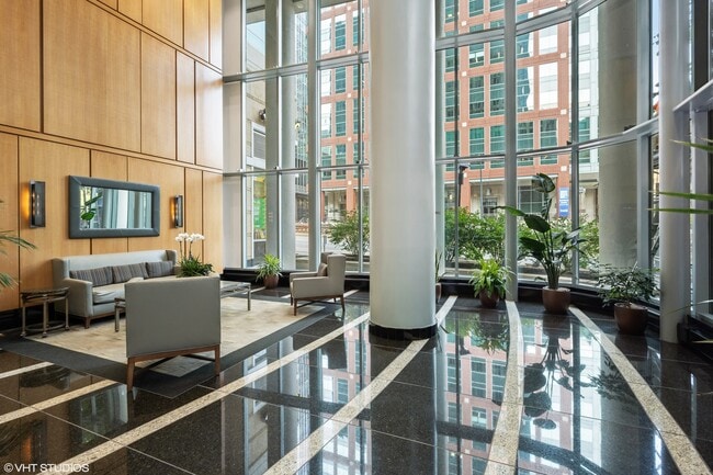 Foto del edificio - 345 N LaSalle St
