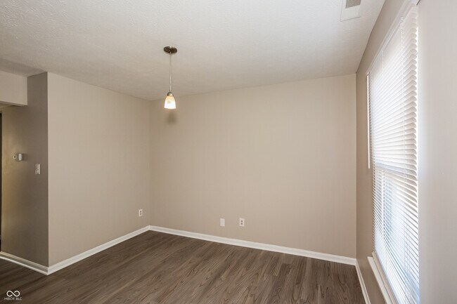 Foto del edificio - 6002 Tybalt Dr