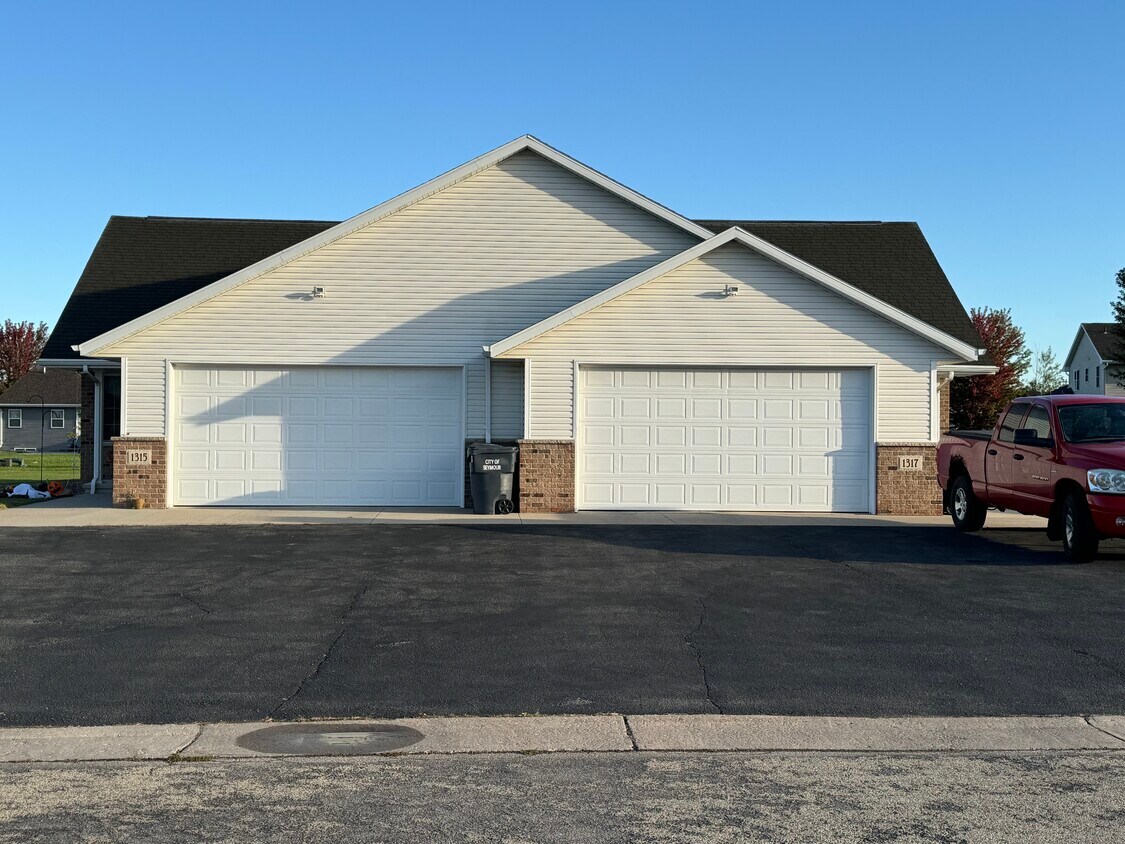 1317 Northwood Dr, Seymour, WI 54165 House Rental in Seymour, WI