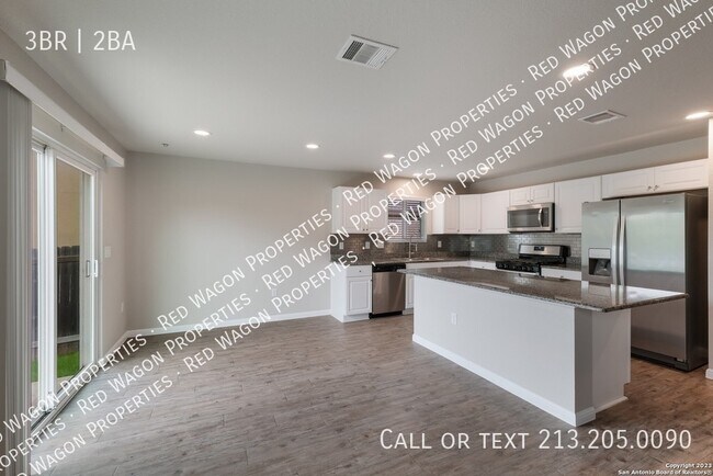 Foto del edificio - 10102 Relic Oaks