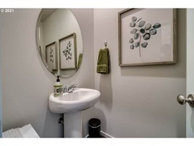 Foto del edificio - 3 Bed 2.5 Bath Home in Vancouver! Stainles...