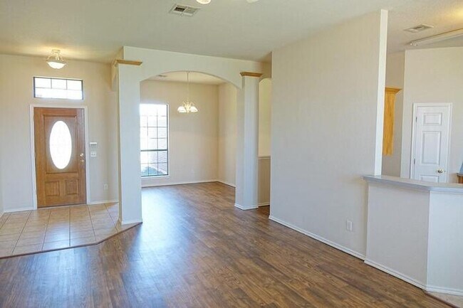Building Photo - Gorgeous Edmond Home!
