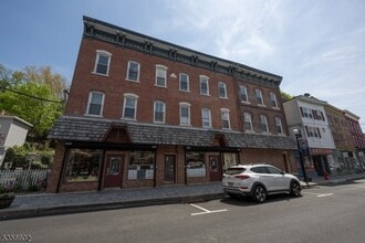 Building Photo - 36 E Main St