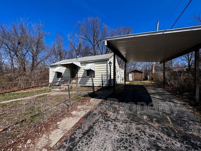 Building Photo - 1421 S Brookside Ave