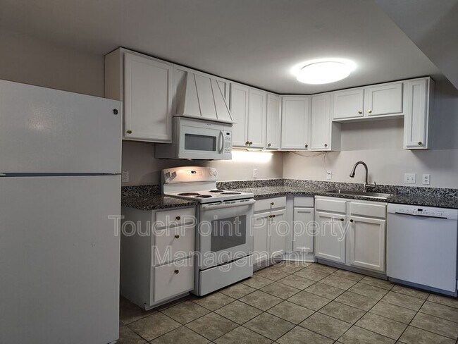Foto del edificio - 340 Hollis Rd